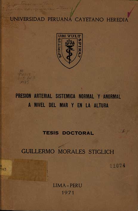 Presión arterial sistemática normal y anormal a nivel del mar y en la altura